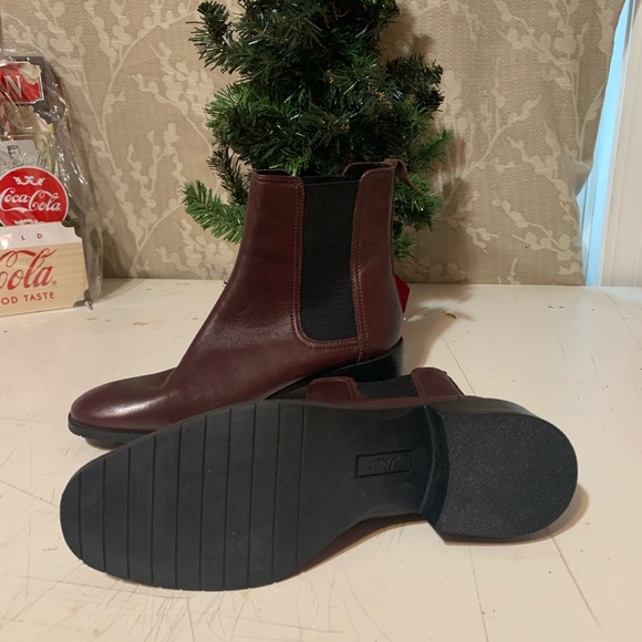 Burgundy boots slight square toe - Picture 3 of 6